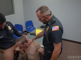 Fucked polic oficer vid pederast i parë kohë