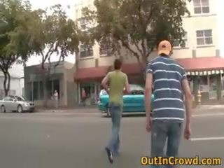 Homosexual guaperas chupa en la calle y follando en la público agua closets 3 por outincrowd