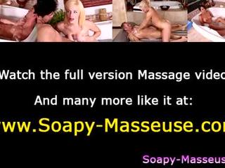 Aziatike masazhiste femme fatale soapy stimulim me dorë dhe derdhje